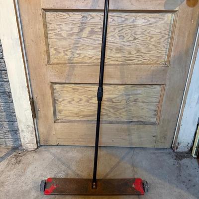 Metal magnet sweeper