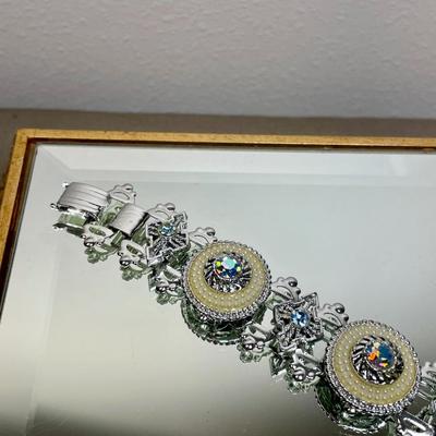 Vintage Rhinestone Bracelet Looks New!