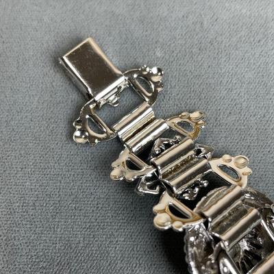 Vintage Rhinestone Bracelet Looks New!