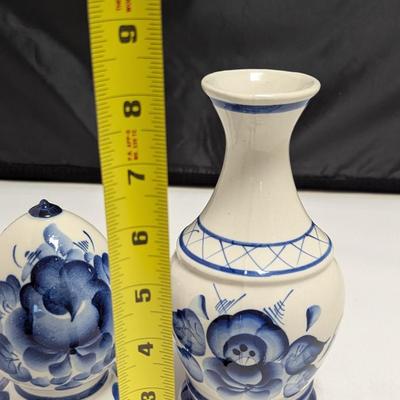 Blue & White Porcelain Vase & Egg (DR)