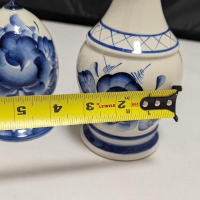 Blue & White Porcelain Vase & Egg (DR)