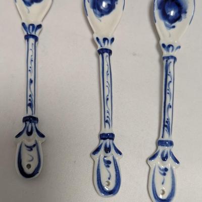 Porcelain Blue & White Spoons & Bowl (DR)