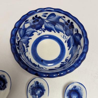 Porcelain Blue & White Spoons & Bowl (DR)