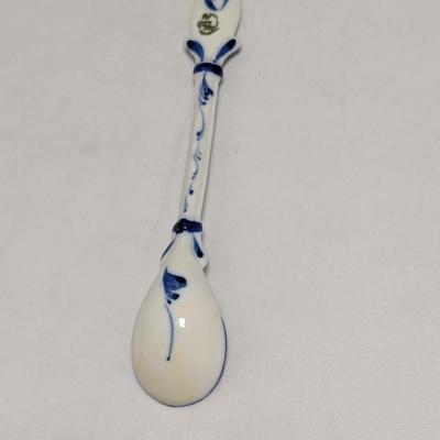 Porcelain Blue & White Spoons & Bowl (DR)