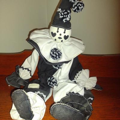 Musical Fabric Clown- Plays 'Send in the Clowns'