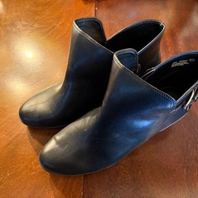 Never worn rain boots 