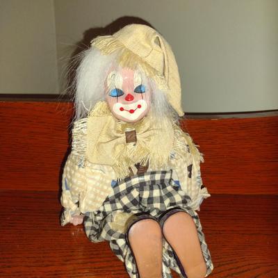 Hubao Clown Figurine