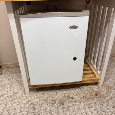 Mini fridge