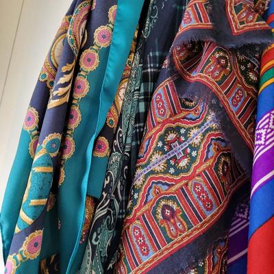 10 STYLISH SCARVES