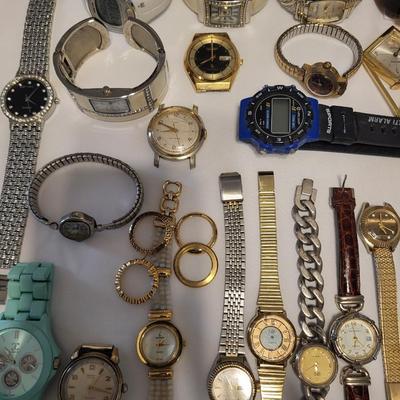 MANY WATCHES FOR PARTS OR REPAIR