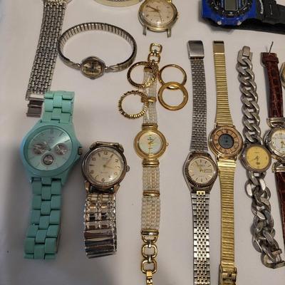 MANY WATCHES FOR PARTS OR REPAIR