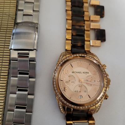 MANY WATCHES FOR PARTS OR REPAIR