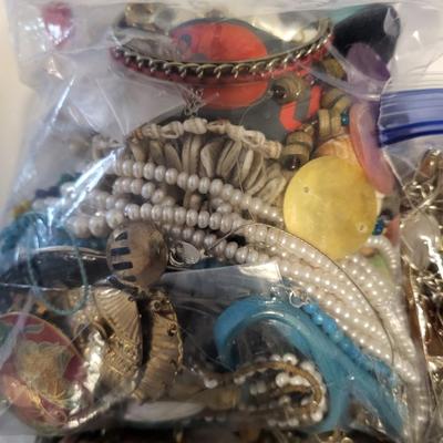 3 QUART SIZE BAGS/5 POUNDS OF BROKEN CRAFT JEWELRY