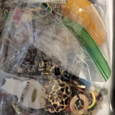 3 QUART SIZE BAGS/5 POUNDS OF BROKEN CRAFT JEWELRY