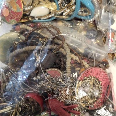 3 QUART SIZE BAGS/5 POUNDS OF BROKEN CRAFT JEWELRY