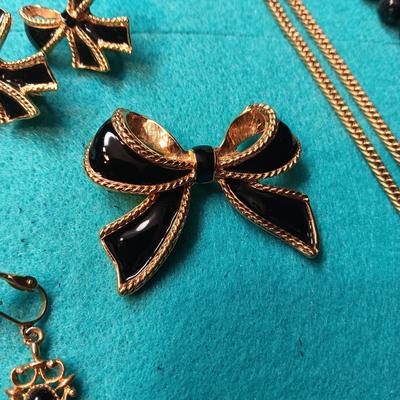 BLACK AND GOLD-TONE COSTUME JEWELRY