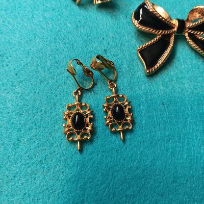 BLACK AND GOLD-TONE COSTUME JEWELRY