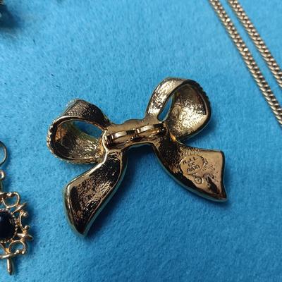 BLACK AND GOLD-TONE COSTUME JEWELRY