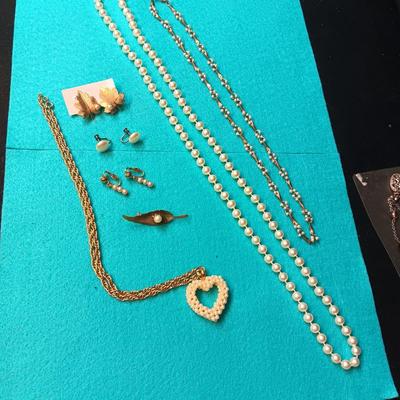 FAUX PEARLS AND GOLD-TONE COSTUME JEWELRY