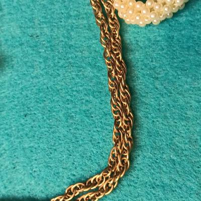 FAUX PEARLS AND GOLD-TONE COSTUME JEWELRY
