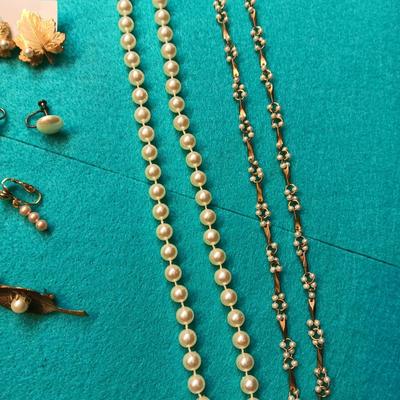 FAUX PEARLS AND GOLD-TONE COSTUME JEWELRY