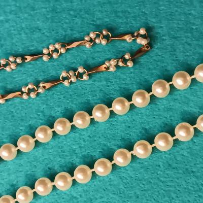 FAUX PEARLS AND GOLD-TONE COSTUME JEWELRY