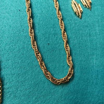 WHITING DAVIS CHAIN NECKLACE, 2 UNIQUE BROOCHES AND MORE
