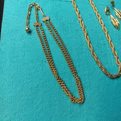 WHITING DAVIS CHAIN NECKLACE, 2 UNIQUE BROOCHES AND MORE
