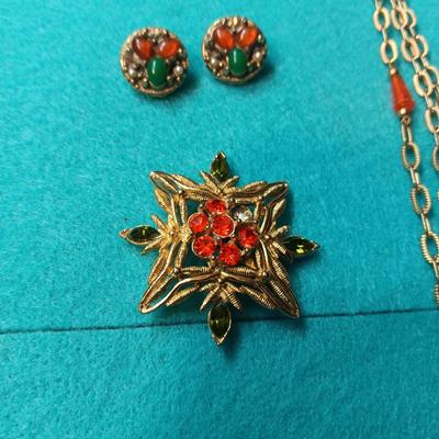 GOLD-TONE COSTUME JEWELRY