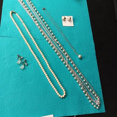 FAUX PEARLS COSTUME JEWELRY