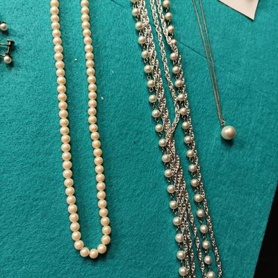 FAUX PEARLS COSTUME JEWELRY