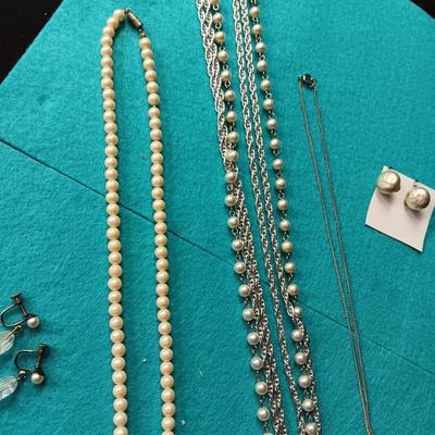 FAUX PEARLS COSTUME JEWELRY