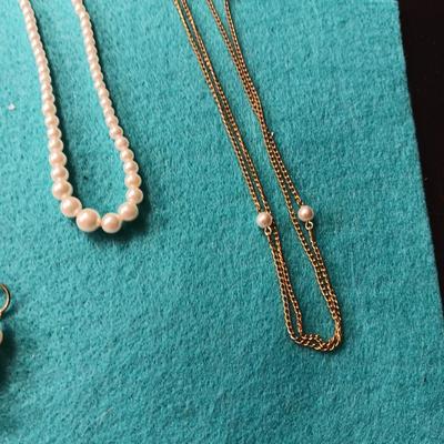 GOLD TONE AND FAUX PEARL JEWELRY