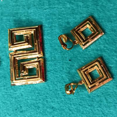 GOLD-TONE COSTUME JEWELRY