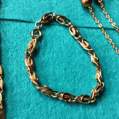 GOLD-TONE COSTUME JEWELRY