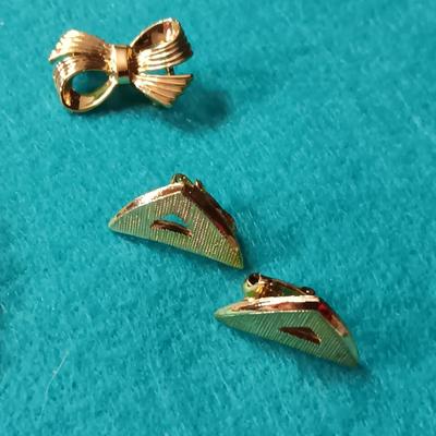 GOLD-TONE COSTUME JEWELRY
