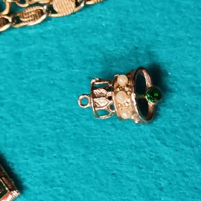 GOLD-TONE COSTUME JEWELRY