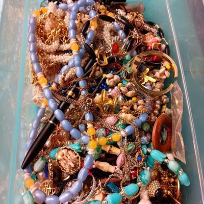 SHOE BOX SIZE FULL OF BROKEN JEWELRY OR SINGLE EARRINGS