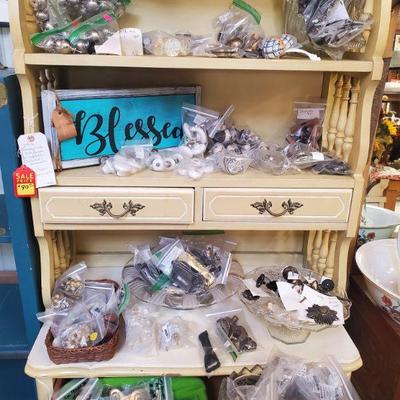 Cabinet & Furntiure Hardware take 25% off 