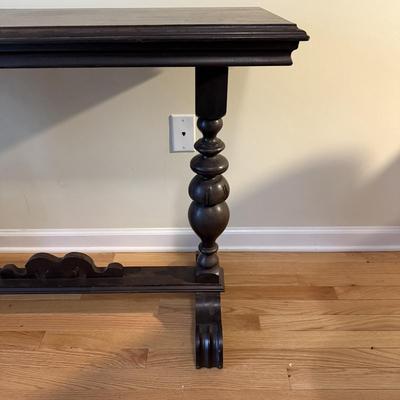 Entry Table with Mahogany Finish (GB-BM)