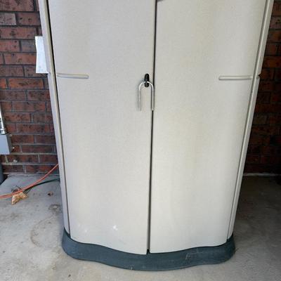 RUBBERMAID STORAGE SHED