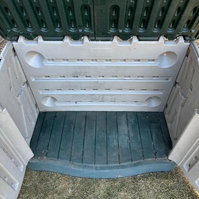 HORIZONTAL RUBBERMAID STORAGE SHED