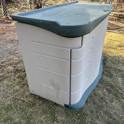 HORIZONTAL RUBBERMAID STORAGE SHED