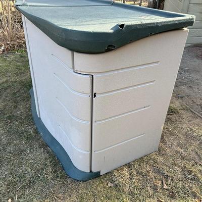 HORIZONTAL RUBBERMAID STORAGE SHED