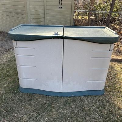 HORIZONTAL RUBBERMAID STORAGE SHED