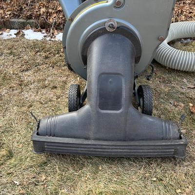 CRAFTSMAN 9 HORSEPOWER SELF-PROPELLED CHIPPER-SHREDDER-VACUUM WITH PLASTIC GAS CONTAINER