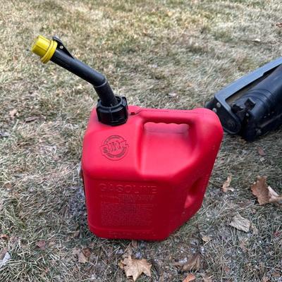 CRAFTSMAN 9 HORSEPOWER SELF-PROPELLED CHIPPER-SHREDDER-VACUUM WITH PLASTIC GAS CONTAINER