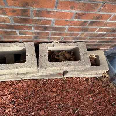 9 PIECES OR VARIOUS SIZED FLAGSTONES AND 8 CONCRETE BLOCKS