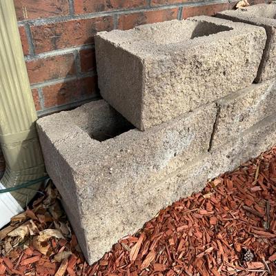 9 PIECES OR VARIOUS SIZED FLAGSTONES AND 8 CONCRETE BLOCKS