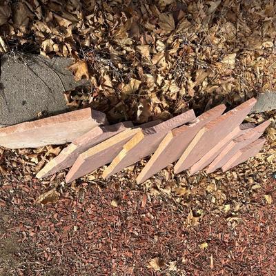 9 PIECES OR VARIOUS SIZED FLAGSTONES AND 8 CONCRETE BLOCKS